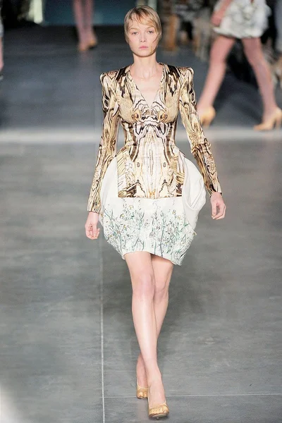Look 10
